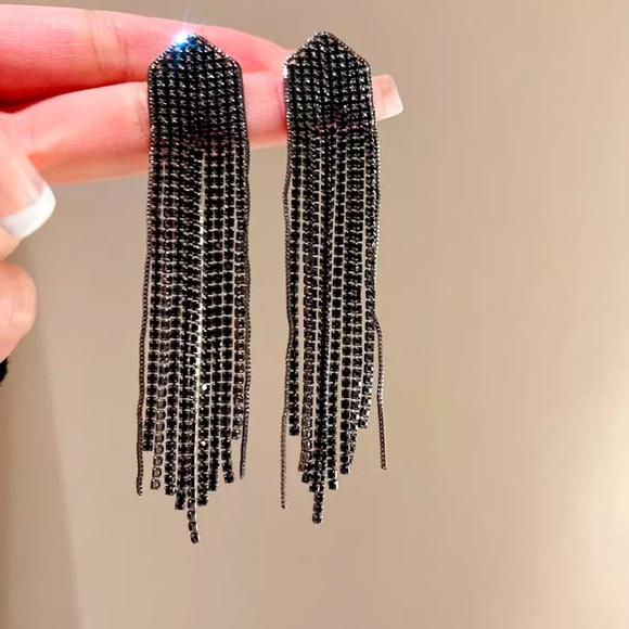 🌟 Black Crystals Rhinestones Long Tassel Earrings - Picture 3 of 4